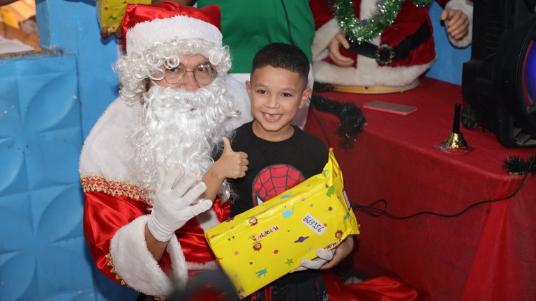 UFMA e Correios transformam o Natal de crianças no Sá Viana