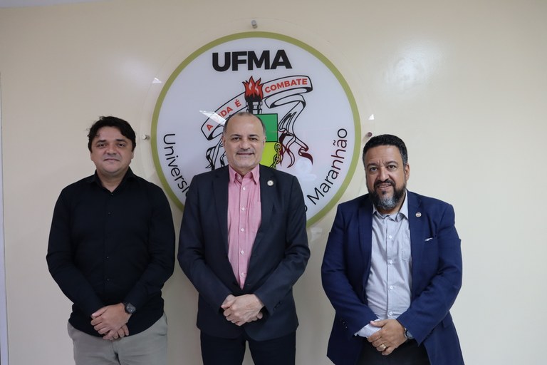 UFMA recebe representante do Ministério da Ciência, Tecnologia e Inovação (MCTI) e destaca potencial das ferramentas de IA