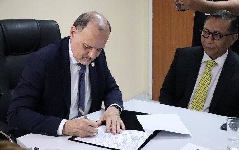 UFMA e PGE-MA firmam convênio para fortalecer a formação de profissionais do Direito