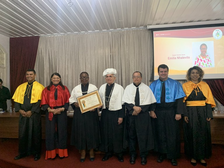 UFMA entrega título Doutor Honoris Causa para reitora de universidade em Moçambique