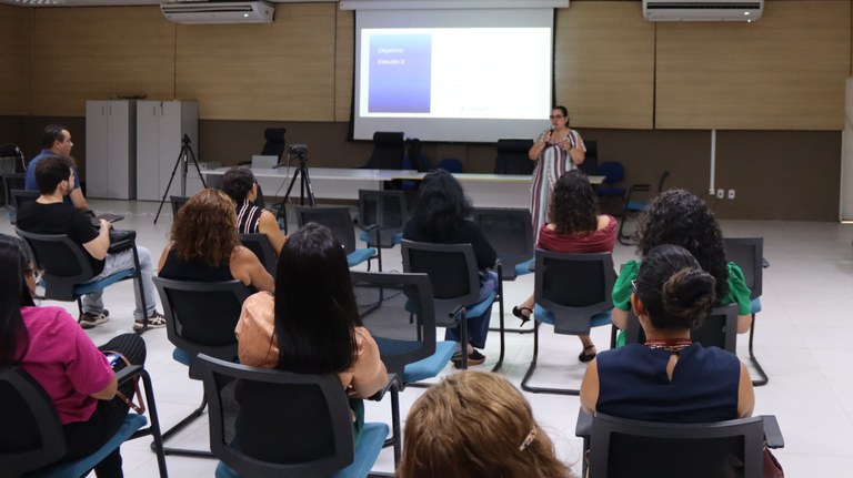 UFMA promove capacitação em saúde mental para servidores que atuam na assistência estudantil