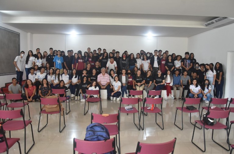 Visitas ao Espaço da Ciência e do Firmamento, durante a Feira das Profissões, incentivam estudantes a seguir carreiras científicas (2).jpg