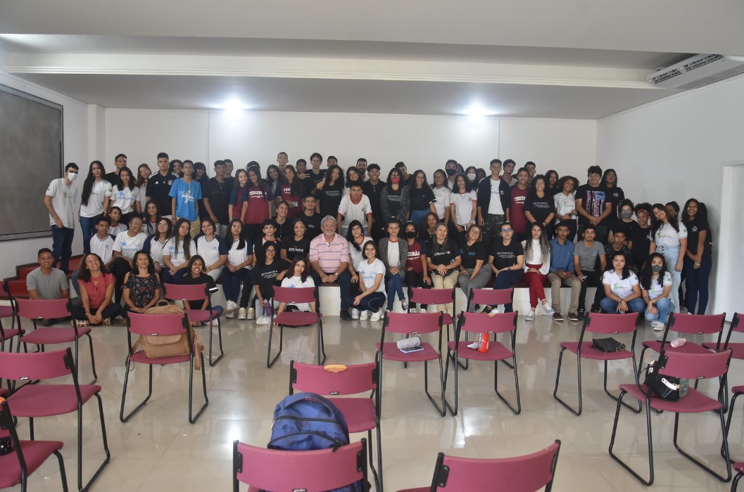 Visitas ao Espaço da Ciência e do Firmamento, durante a Feira das Profissões, incentivam estudantes a seguir carreiras científicas (2).jpg