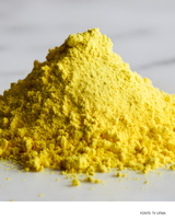 Ela possui textura, cor e um "croc" característico que define a experiência de comer.