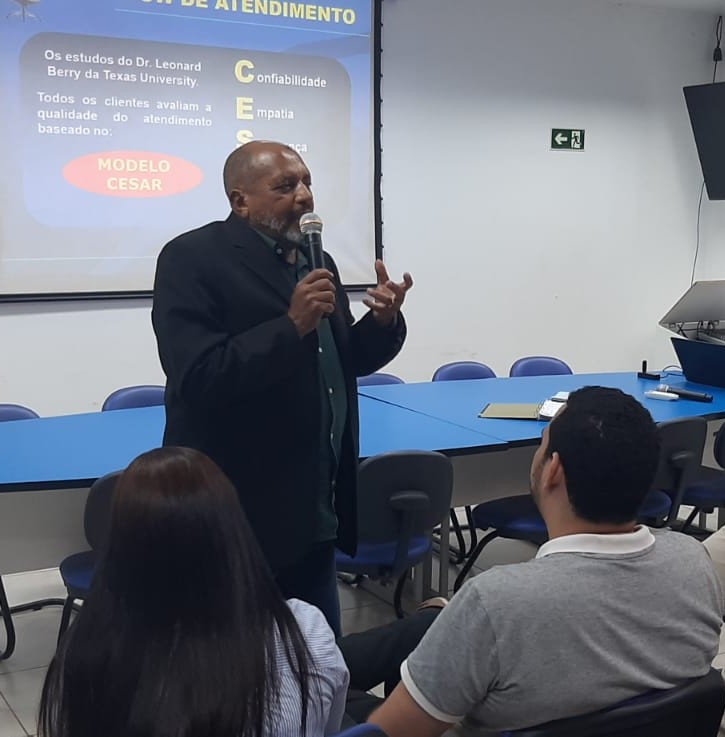 Fundação Sousândrade apresenta novo diretor-presidente da instituição a colaboradores