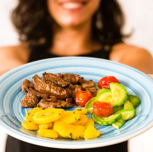 Alimentação equilibrada pode afastar cânceres de intestino e colorretal, e esteatose hepática.jpg