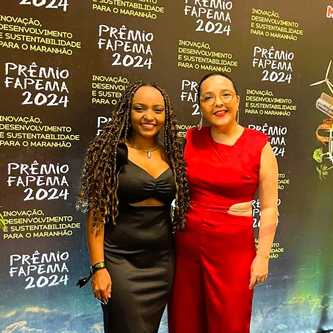 A acadêmica Luana Costa (esq) e a Profa. Tatiana Lemos integram o Grupo de Pesquisa em Ciência e Tecnologia de Alimentos da UFMA.jpg