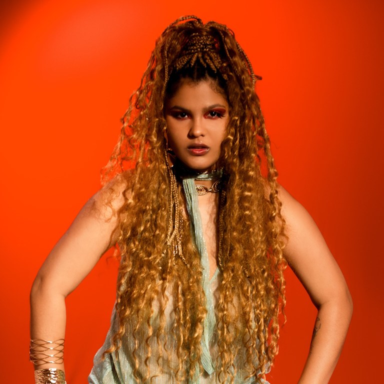 A cantora Nicole Terrestre - Foto - CRISFOTOGRAFART - Divulgação (1).jpeg