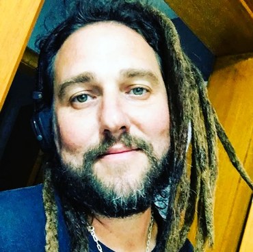 Gilberto Mineiro apresenta o reggae de Mateus Rasta