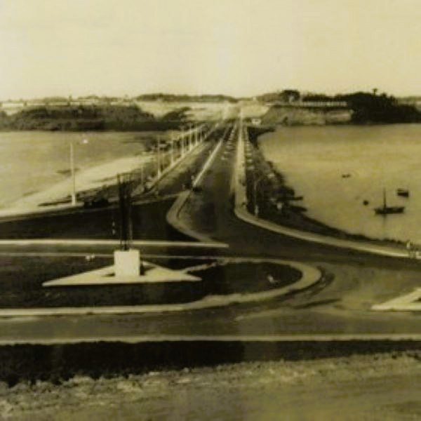 A Barragem do Bacanga e o Porto do Itaqui foram duas obras de destaque da gestão de José Sarney como Governador do Estado, ambas contribuíram para ocupação daquela região - Foto Barragem do Bacanga em 1973 - - Copia.jpg
