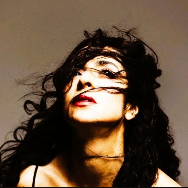 Marisa Monte em seu novo single 'Sua Onda'.jpg