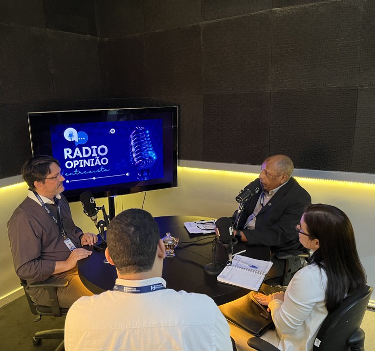 Prof. Walter Nunes, Luciana Gurgel e Danielton Silva em entrevista ao jornalista Adalberto Júnior