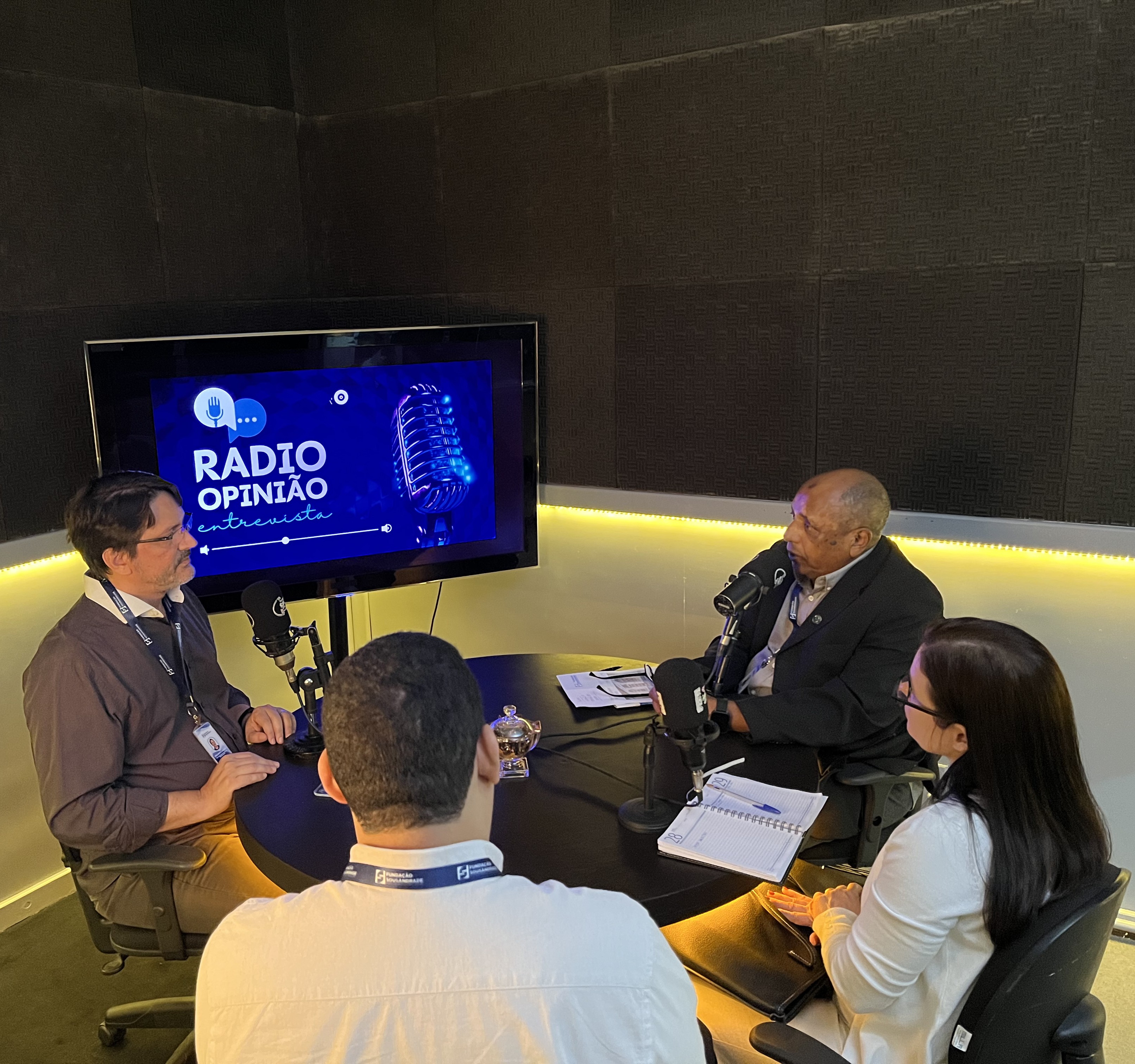 Prof. Walter Nunes, Luciana Gurgel e Danielton Silva em entrevista ao jornalista Adalberto Júnior