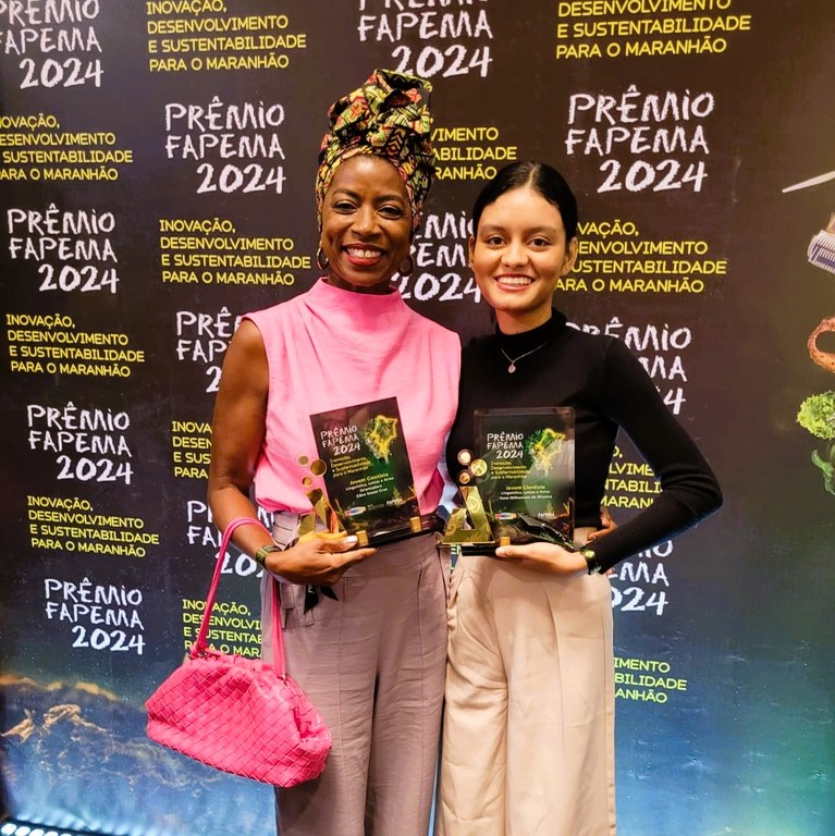 Yoná  segue estudando, com orientação da Profa. Edna, a obra de Maria Firmina no mestrado.jpg