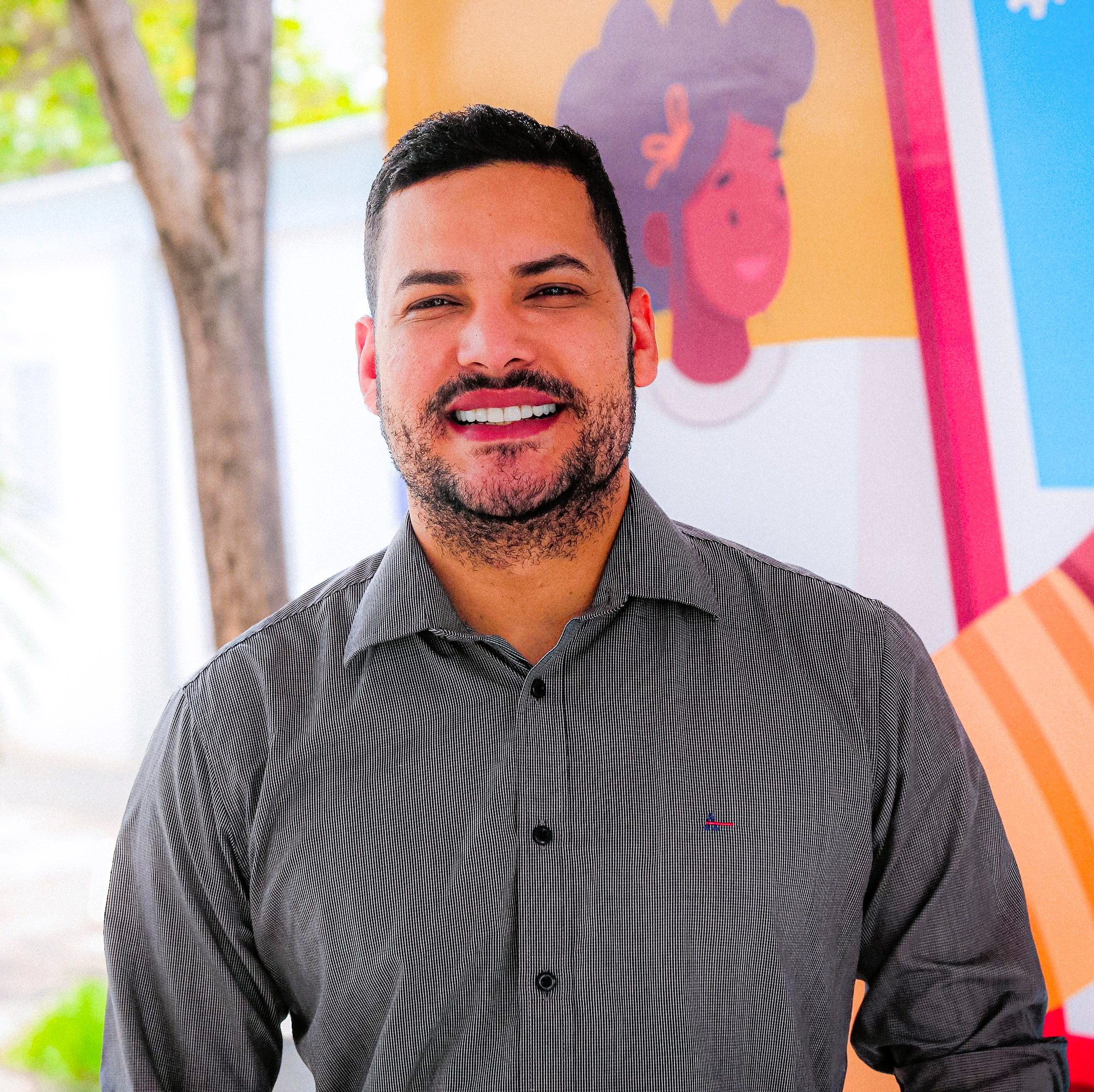 O Professor Douglas Rodrigues de Sousa é Doutor em Literatura e Práticas Sociais pela Universidade de Brasília (UnB)