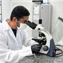 Processo de filtragem das amostras digeridas dos tecidos moles de ostras para identificação e caracterização de microplásticos.jpg