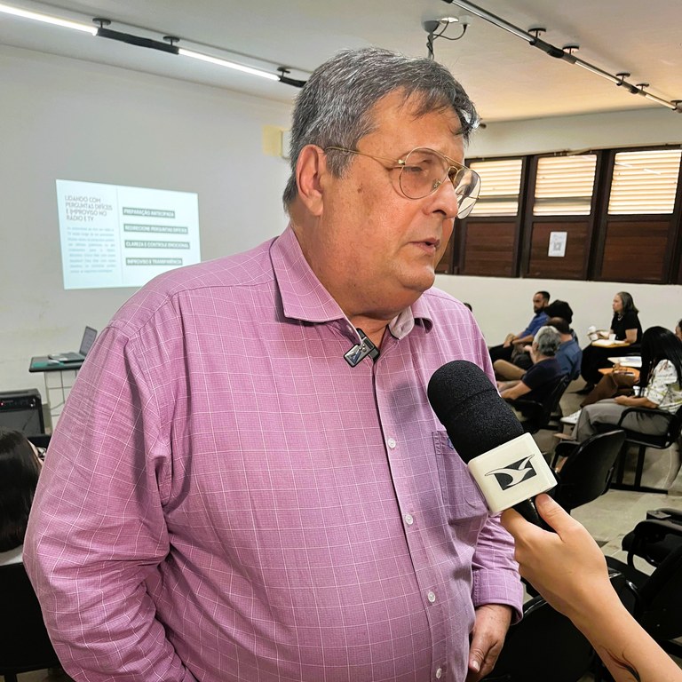 Presidente da FAPEMA, Nordman Wall em entrevista à equipe de reportagem da TV Mirante.jpg
