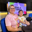 A professora Gisa Carvalho e o jovem Vicente