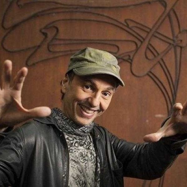 Zeca Baleiro é destaque na programação do TOP 106